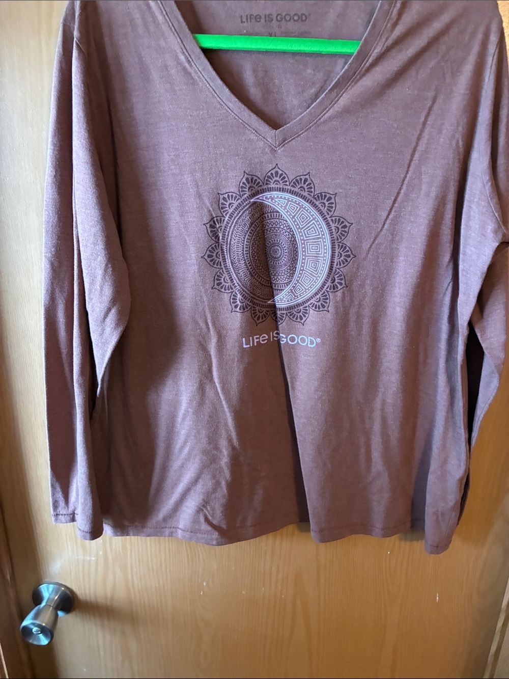 Women’s cool tee XL Life Is Good Brown V-Neck Long Sleeve Tee with Mandala Print